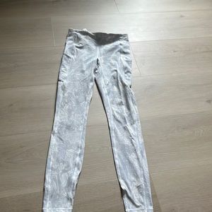 Lululemon Speed tight size 4 like new